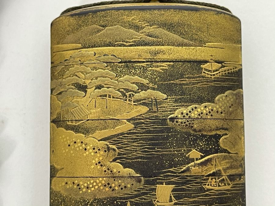 Vintage Japanese Gilt Lacquer Inro [Photo 5]