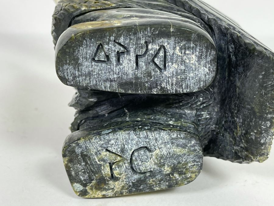 Vintage Signed Eskimo Stone Carving Sculpture Playing Drum 6W X 6D X 7.5H [Photo 13]