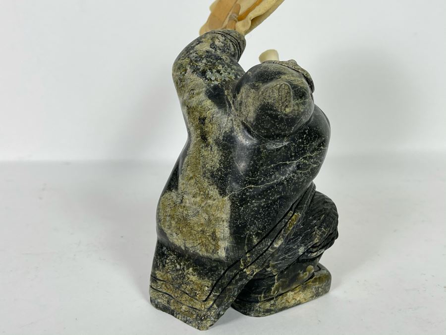 Vintage Signed Eskimo Stone Carving Sculpture Playing Drum 6W X 6D X 7.5H [Photo 8]
