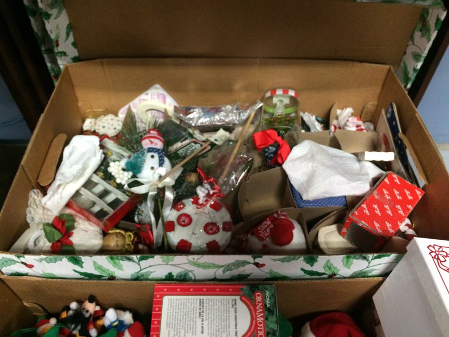 Huge Christmas in May Lot [Photo 7]