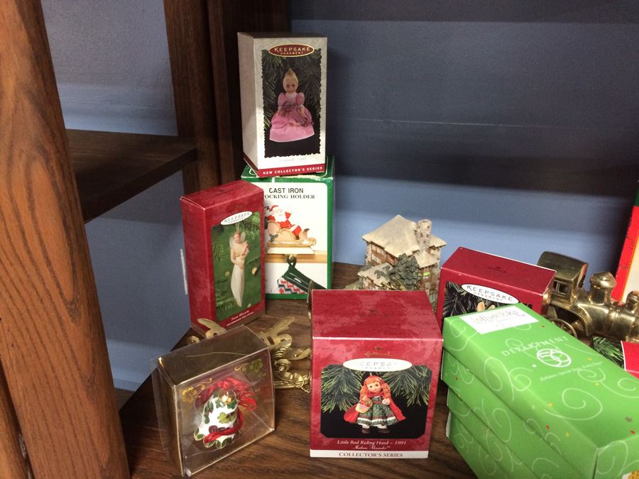 Huge Christmas in May Lot [Photo 13]