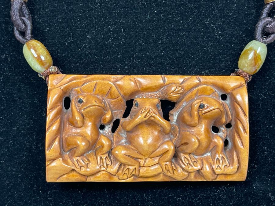 Vintage Signed Asian Relief Carved Wooden Frogs Pendant (Three Wise Frogs See-No-Evil, Hear-No-Evil, Speak-No-Evil) 24L [Photo 4]