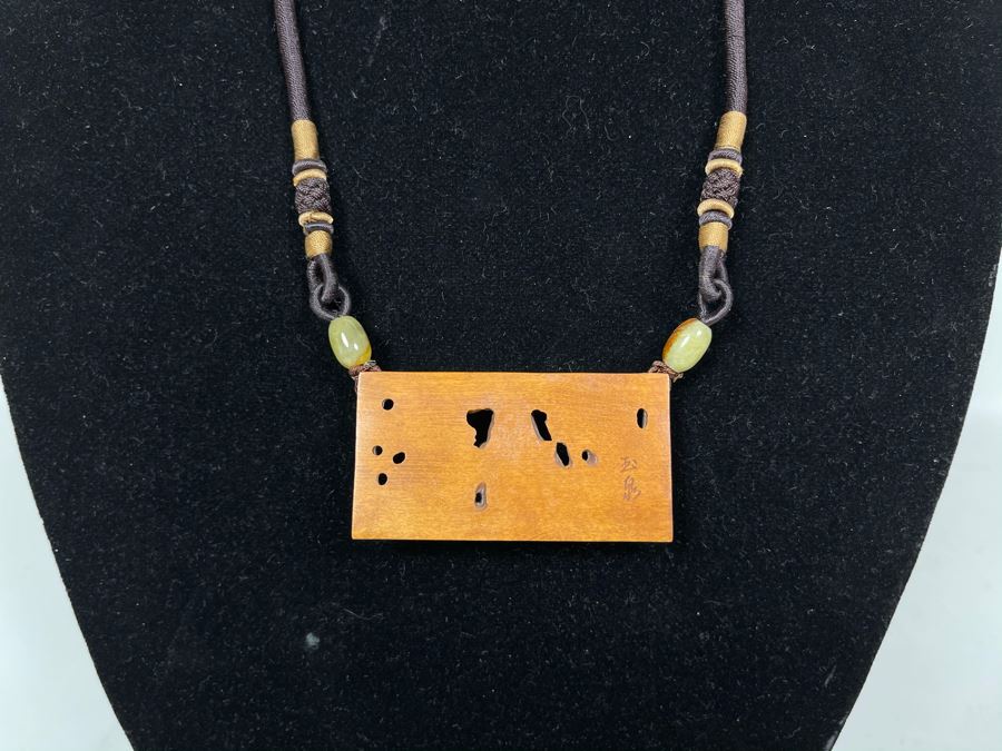 Vintage Signed Asian Relief Carved Wooden Frogs Pendant (Three Wise Frogs See-No-Evil, Hear-No-Evil, Speak-No-Evil) 24L [Photo 11]