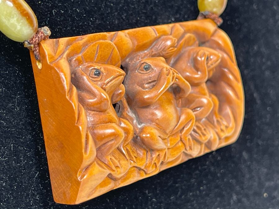Vintage Signed Asian Relief Carved Wooden Frogs Pendant (Three Wise Frogs See-No-Evil, Hear-No-Evil, Speak-No-Evil) 24L [Photo 6]