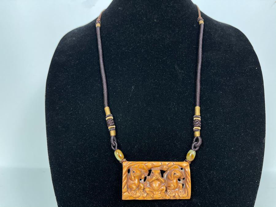 Vintage Signed Asian Relief Carved Wooden Frogs Pendant (Three Wise Frogs See-No-Evil, Hear-No-Evil, Speak-No-Evil) 24L [Photo 2]