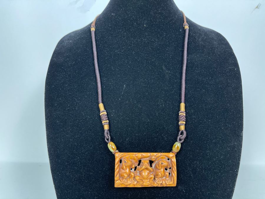 Vintage Signed Asian Relief Carved Wooden Frogs Pendant (Three Wise Frogs See-No-Evil, Hear-No-Evil, Speak-No-Evil) 24L [Photo 3]