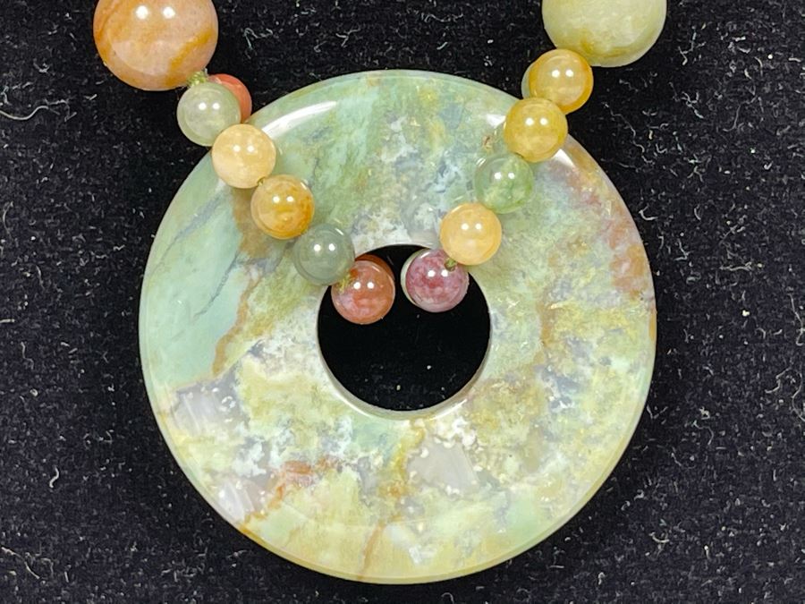 Mulit-Colored Stone Beaded Necklace With Donut Pendant 32L [Photo 4]