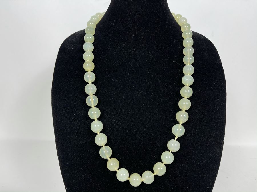 Vintage Jade Bead (0.6' Dia Beads) Necklace 30'L [Photo 2]