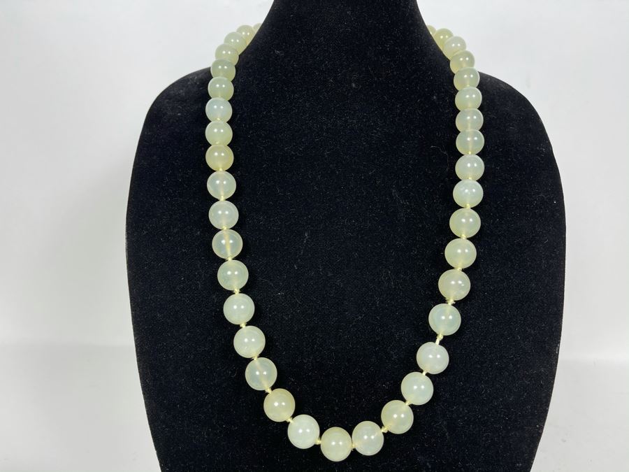Vintage Jade Bead (0.6' Dia Beads) Necklace 30'L [Photo 3]