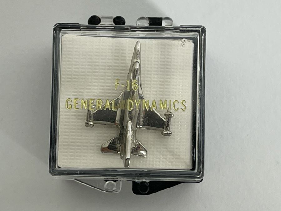 Vintage General Dynamics F-16 Pin With Box [Photo 2]