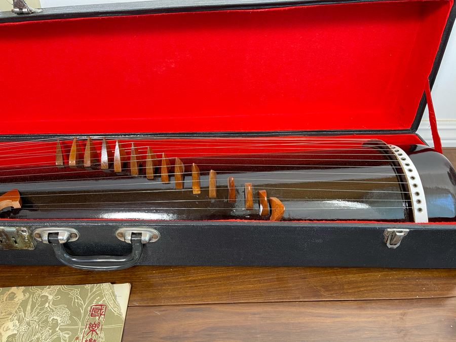 chinese stringed instrument played with padded bamboo
