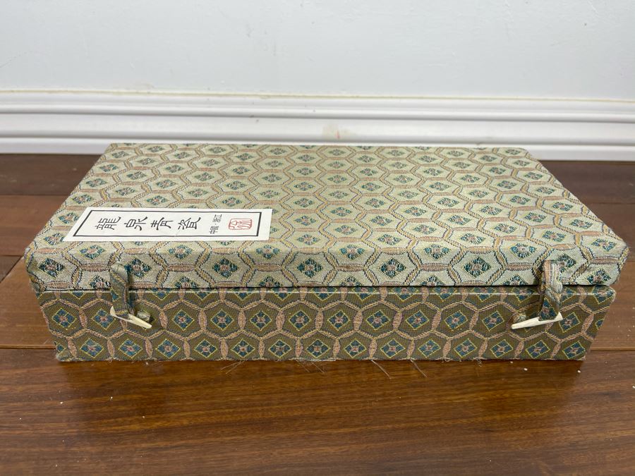 Example Reproductions Of Antique Chinese Porcelain In Display Box 12W [Photo 11]