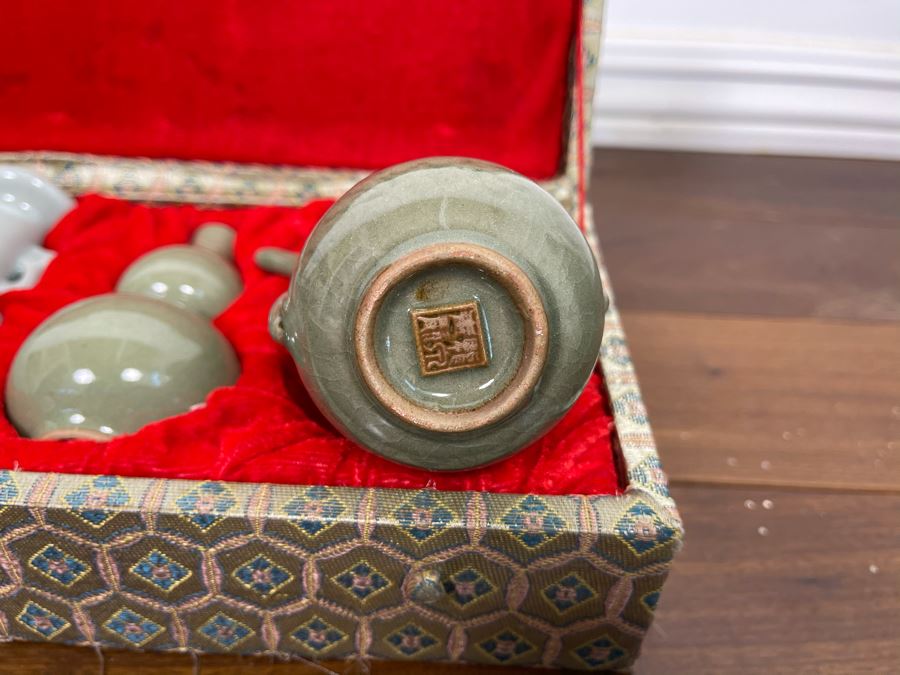 Example Reproductions Of Antique Chinese Porcelain In Display Box 12W [Photo 6]