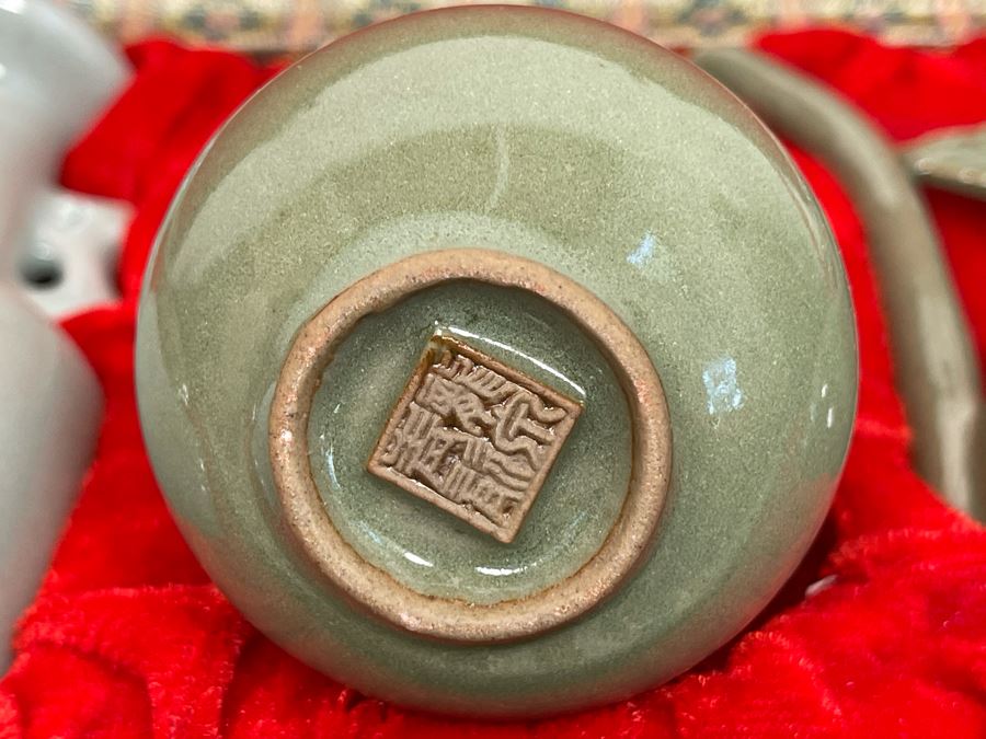 Example Reproductions Of Antique Chinese Porcelain In Display Box 12W [Photo 8]