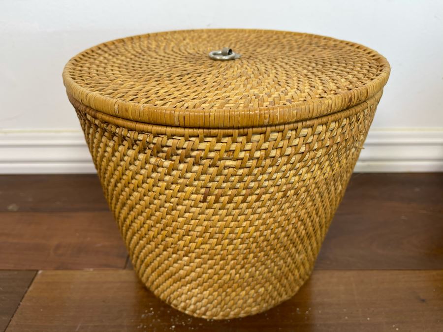 Chinese Porcelain Dragon Design Teapot With Teapot Warmer Basket 8H X 9.5W [Photo 14]