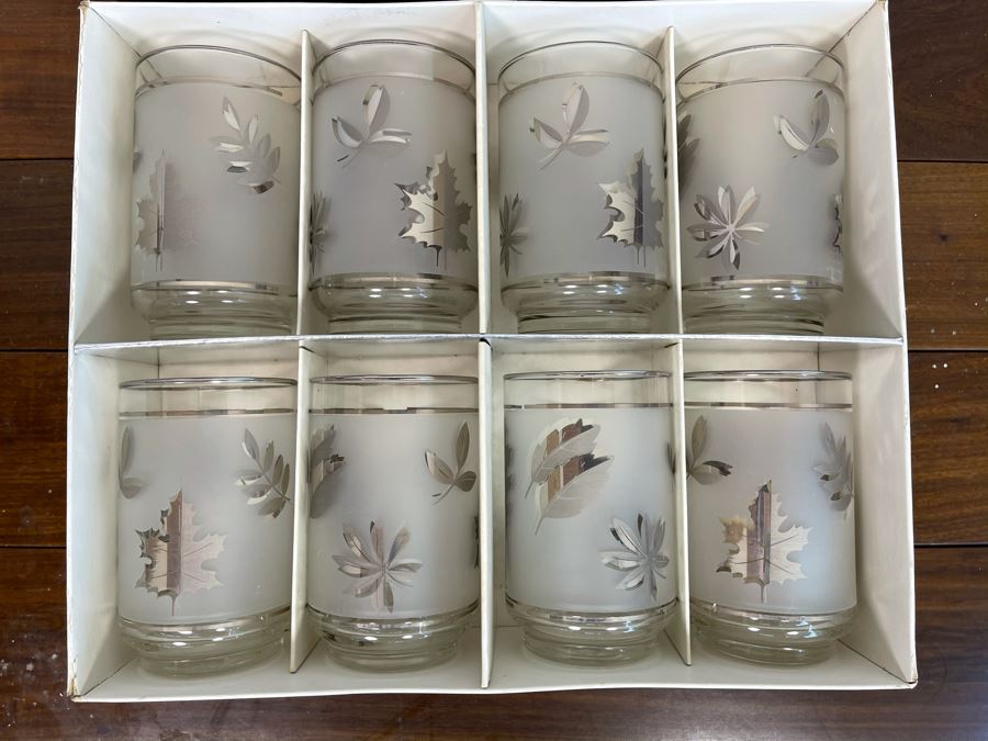 New With Box Eight Libbey Silver Foliage 12oz Beverage Glasses [Photo 2]