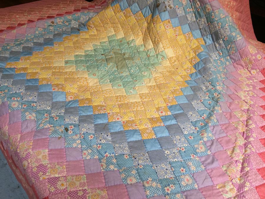 Handmade Vintage Quilt [Photo 3]