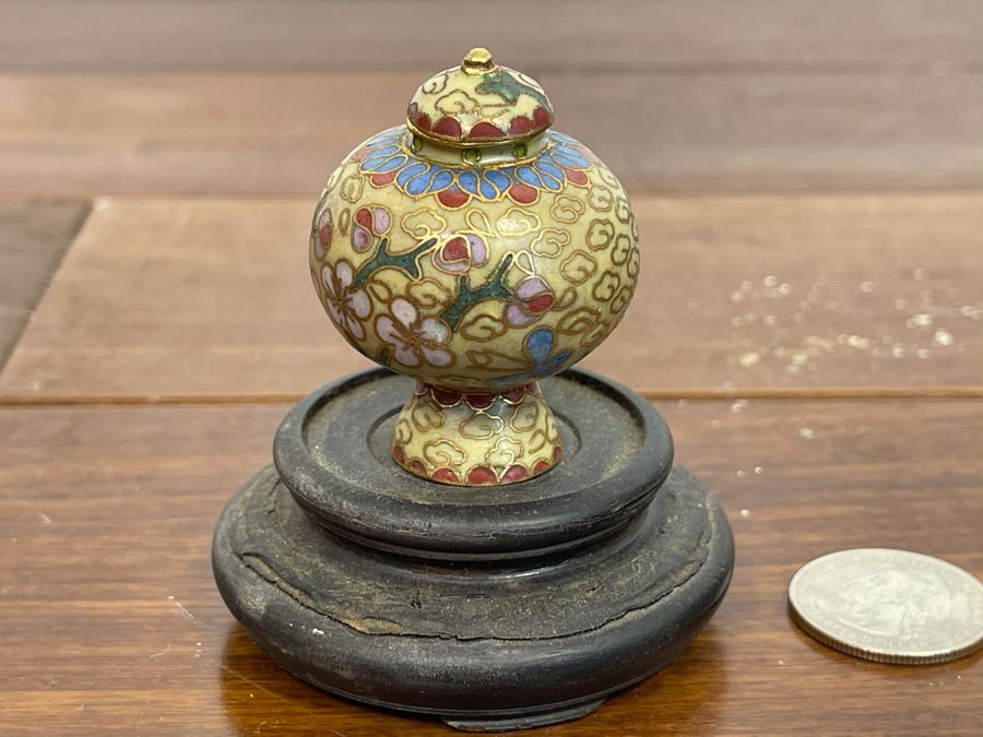 Small Vintage Cloisonne Vase With Lid And Woooden Stand 2.75H [Photo 2]