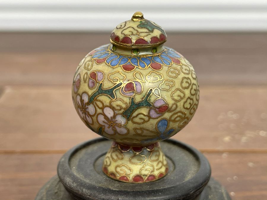 Small Vintage Cloisonne Vase With Lid And Woooden Stand 2.75H [Photo 3]