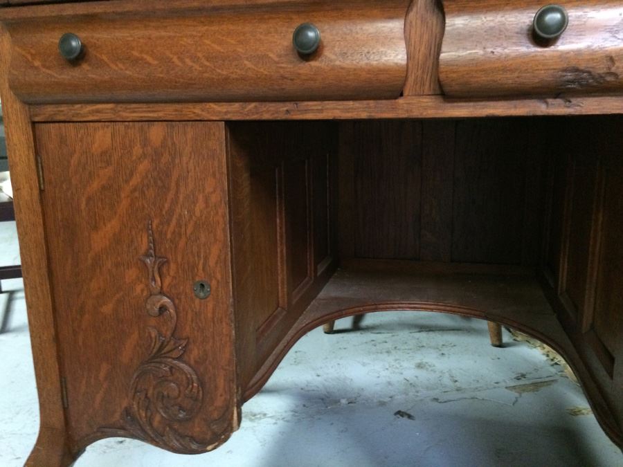 Grand Rapids Desk Company - Small Vintage Rolltop Desk on Casters [Photo 6]