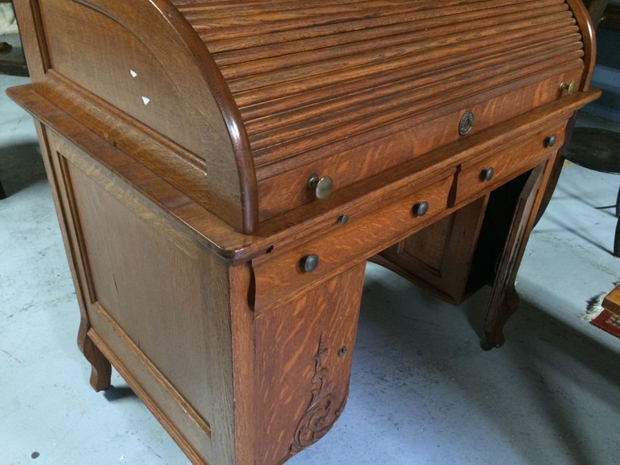 Grand Rapids Desk Company - Small Vintage Rolltop Desk on Casters [Photo 19]