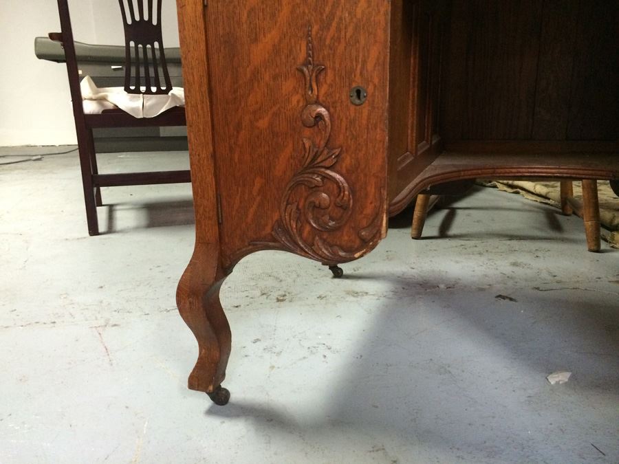 Grand Rapids Desk Company - Small Vintage Rolltop Desk on Casters [Photo 5]