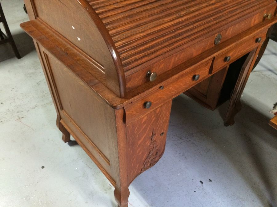 Grand Rapids Desk Company - Small Vintage Rolltop Desk on Casters [Photo 18]