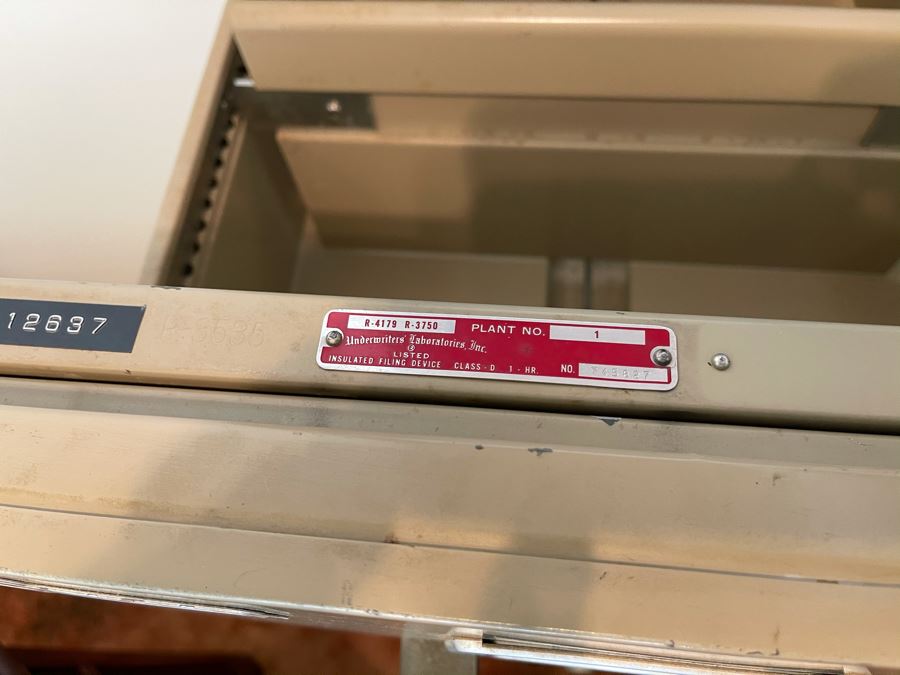 Mosler Metal Fireproof File Cabinet Safe With Key 20.5W X 31D X 53H [Photo 7]