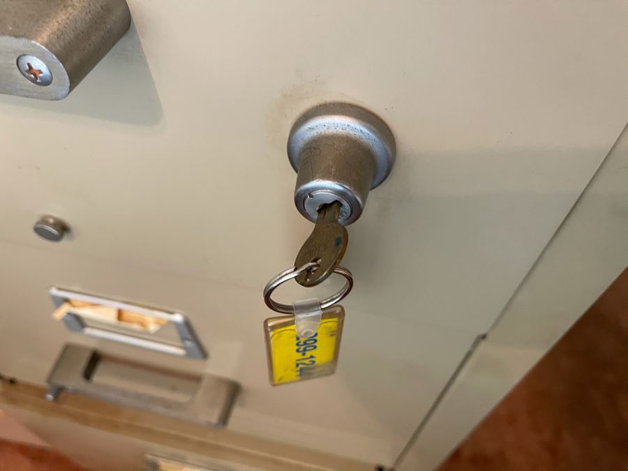 Mosler Metal Fireproof File Cabinet Safe With Key 20.5W X 31D X 53H [Photo 5]