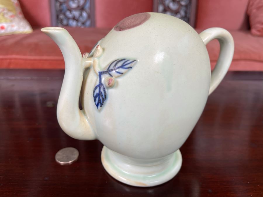 Vintage Asian Porcelain Teapot 7W X 4D X 6H