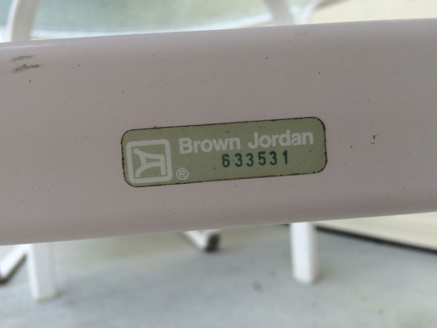 Brown Jordan Table with 2 Brown Jordan Chairs [Photo 3]