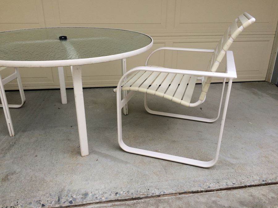 Brown Jordan Table with 2 Brown Jordan Chairs [Photo 4]