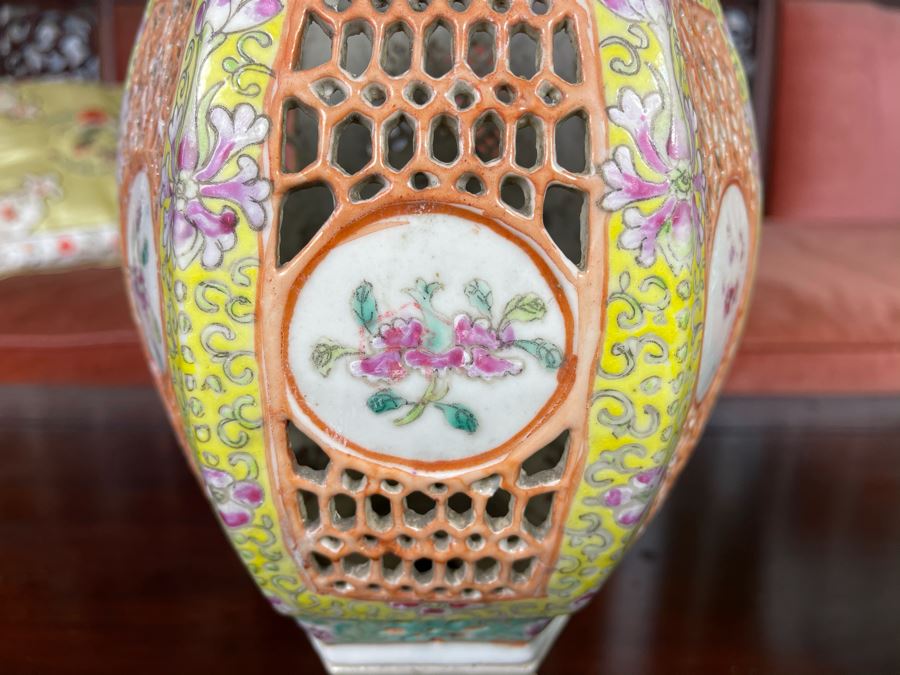Pair Of Vintage Chinese Porcelain Wedding Lanterns Lamps 12H [Photo 11]