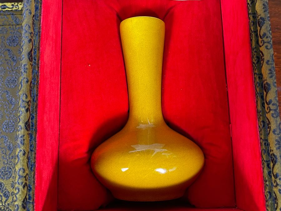 Old Chinese Flower Vase With Decor Case 5.5H [Photo 5]