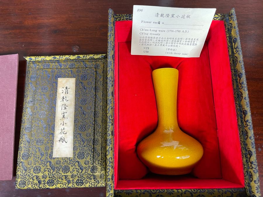 Old Chinese Flower Vase With Decor Case 5.5H [Photo 3]