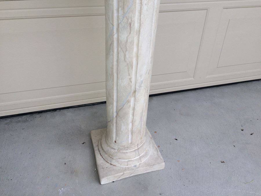 Plaster Column Stand [Photo 4]