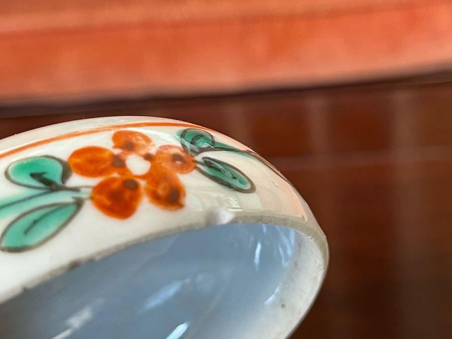 Antique Chinese Porcelain Round Lidded Box (Slight Chip In Lid) 3.5W [Photo 5]