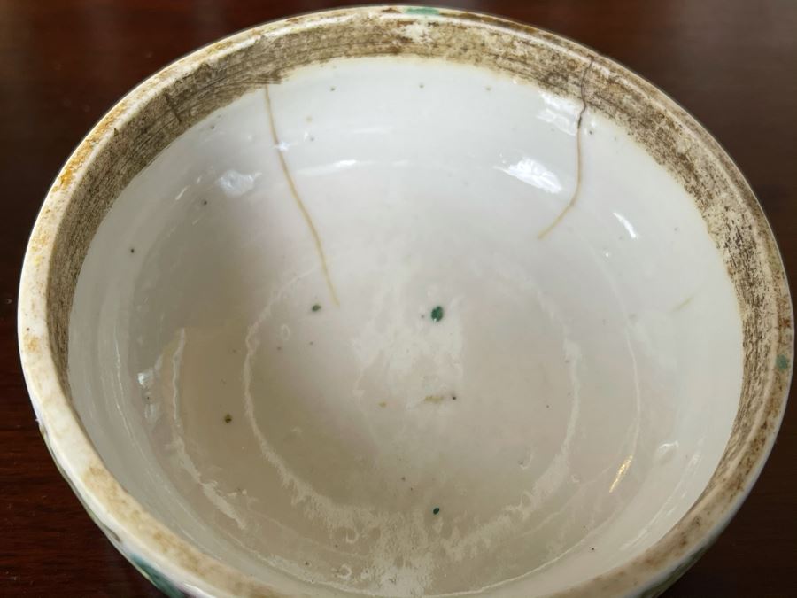 Antique Chinese Porcelain Round Lidded Box (See Photos For Hairline Cracks) 3W [Photo 6]