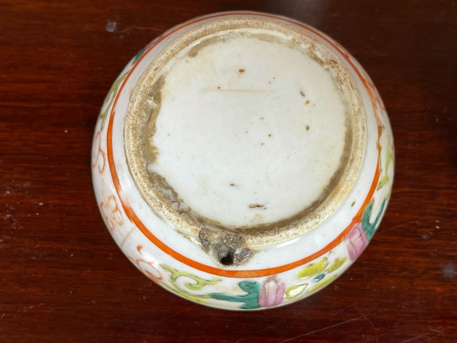 Antique Chinese Porcelain Round Lidded Box (See Photos For Hairline Cracks) 3W [Photo 9]