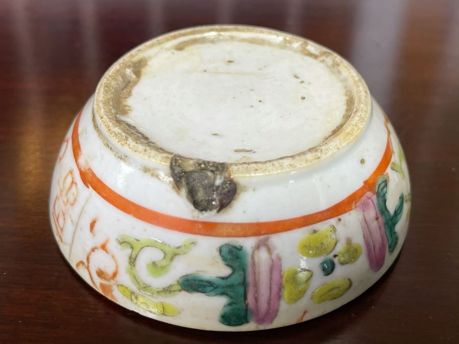 Antique Chinese Porcelain Round Lidded Box (See Photos For Hairline Cracks) 3W [Photo 8]