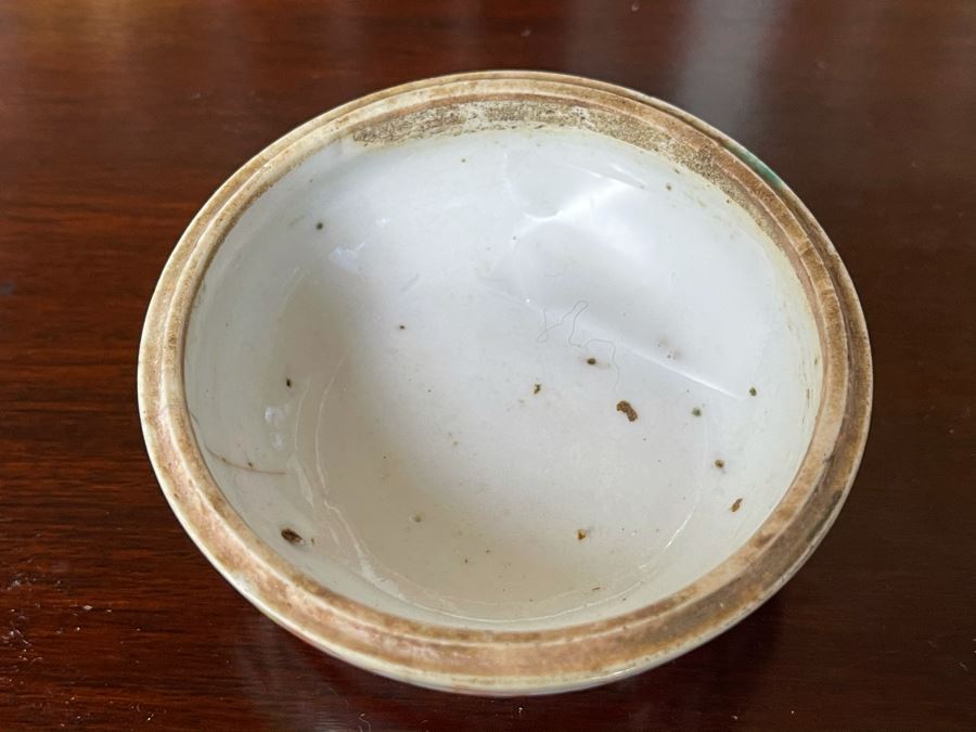 Antique Chinese Porcelain Round Lidded Box (See Photos For Hairline Cracks) 3W [Photo 7]