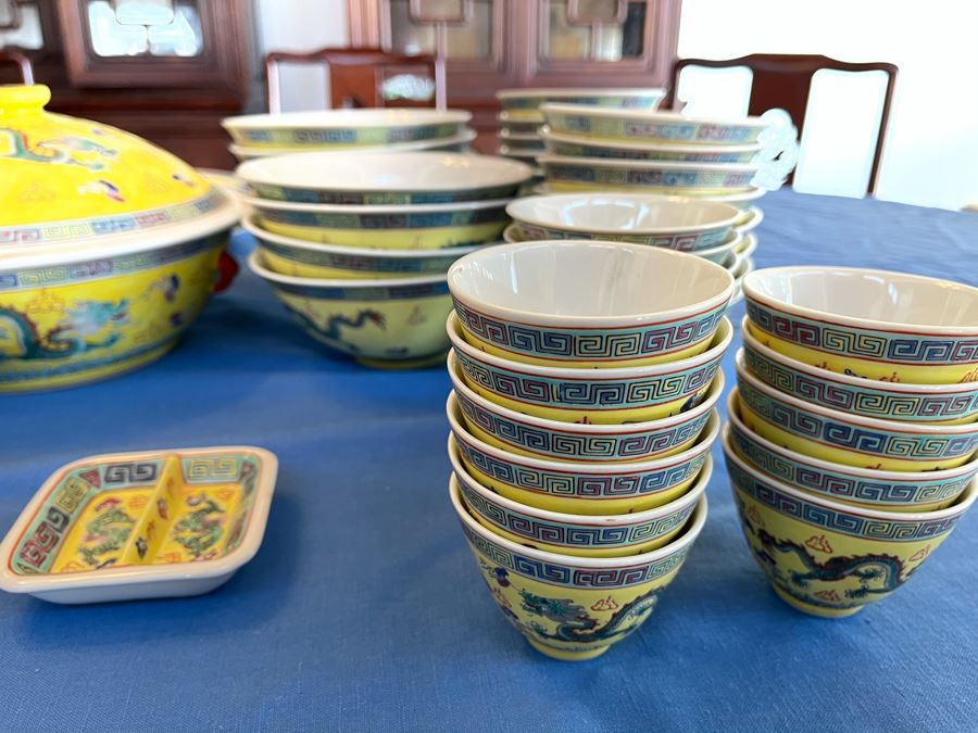 Large Chinese Porcelain China Set With Dragon Design [Photo 13]