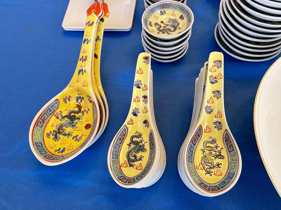 Large Chinese Porcelain China Set With Dragon Design [Photo 4]