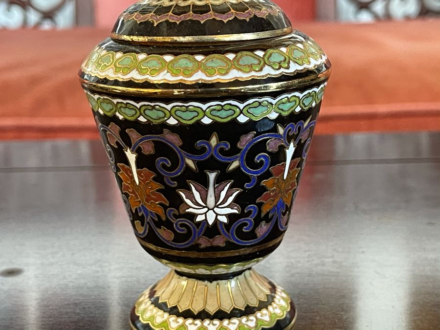 Vintage Chinese Cloisonne Pair Of Footed Lidded Jars 4.5H And Pair Of Dishes Trays 3.5R [Photo 7]