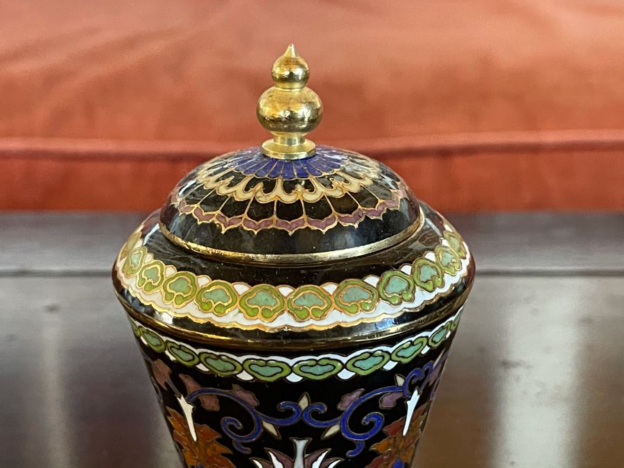 Vintage Chinese Cloisonne Pair Of Footed Lidded Jars 4.5H And Pair Of Dishes Trays 3.5R [Photo 8]