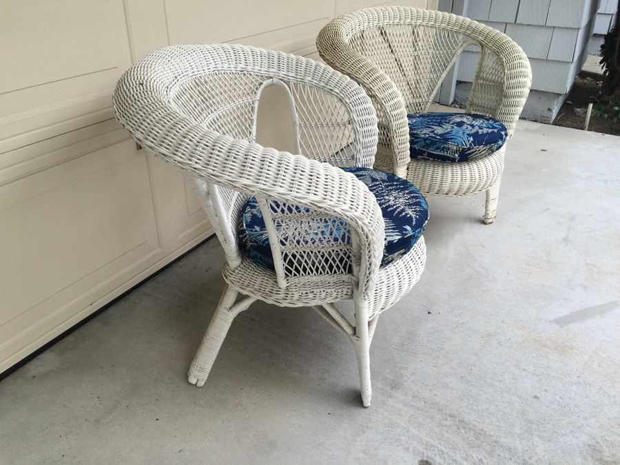White Wicker Chairs [Photo 4]