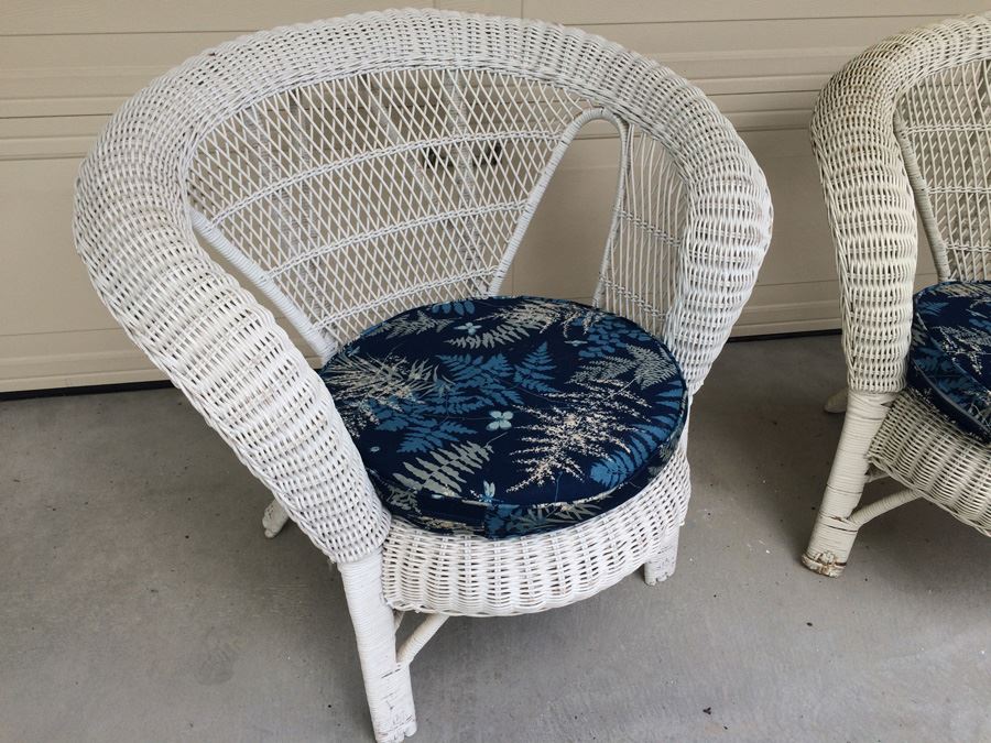 White Wicker Chairs [Photo 2]