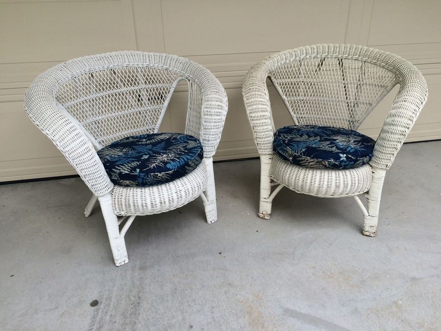 White Wicker Chairs [Photo 1]