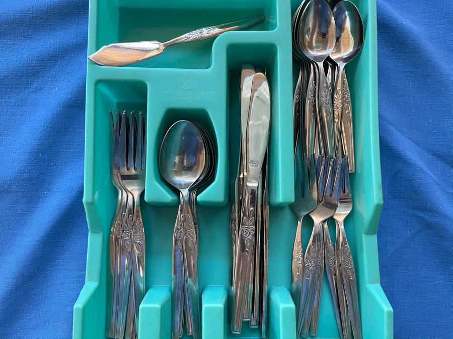 Nasco Stainless Steel Flatware Set [Photo 2]