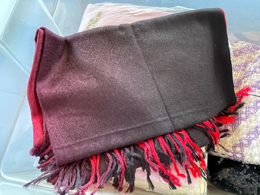 Plastic Bin Filled With New Linens, Beaded Purses, Tablecloths, Handbags (See All Photos) [Photo 13]